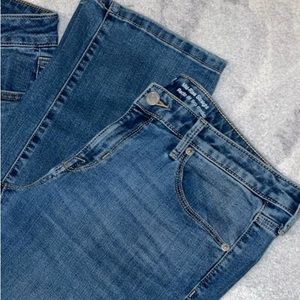 1 PAIR- WOMENS DENIM JEANS- STRAIGHT LEG